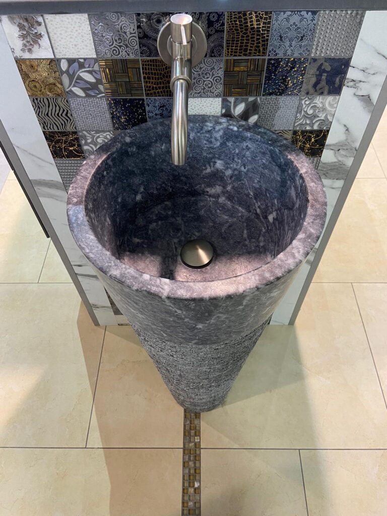 BATHROOM 4