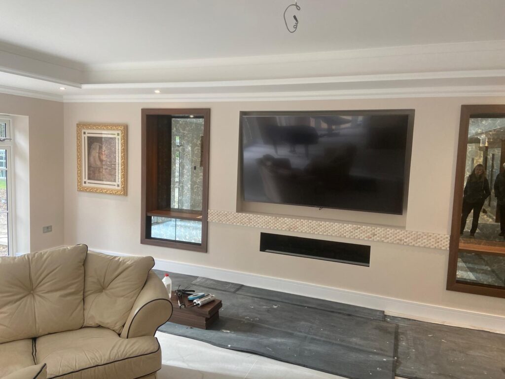 LIVING ROOM 1