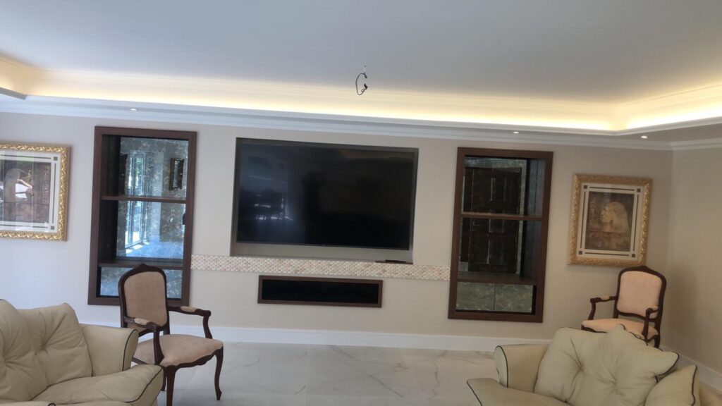 LIVING ROOM 2